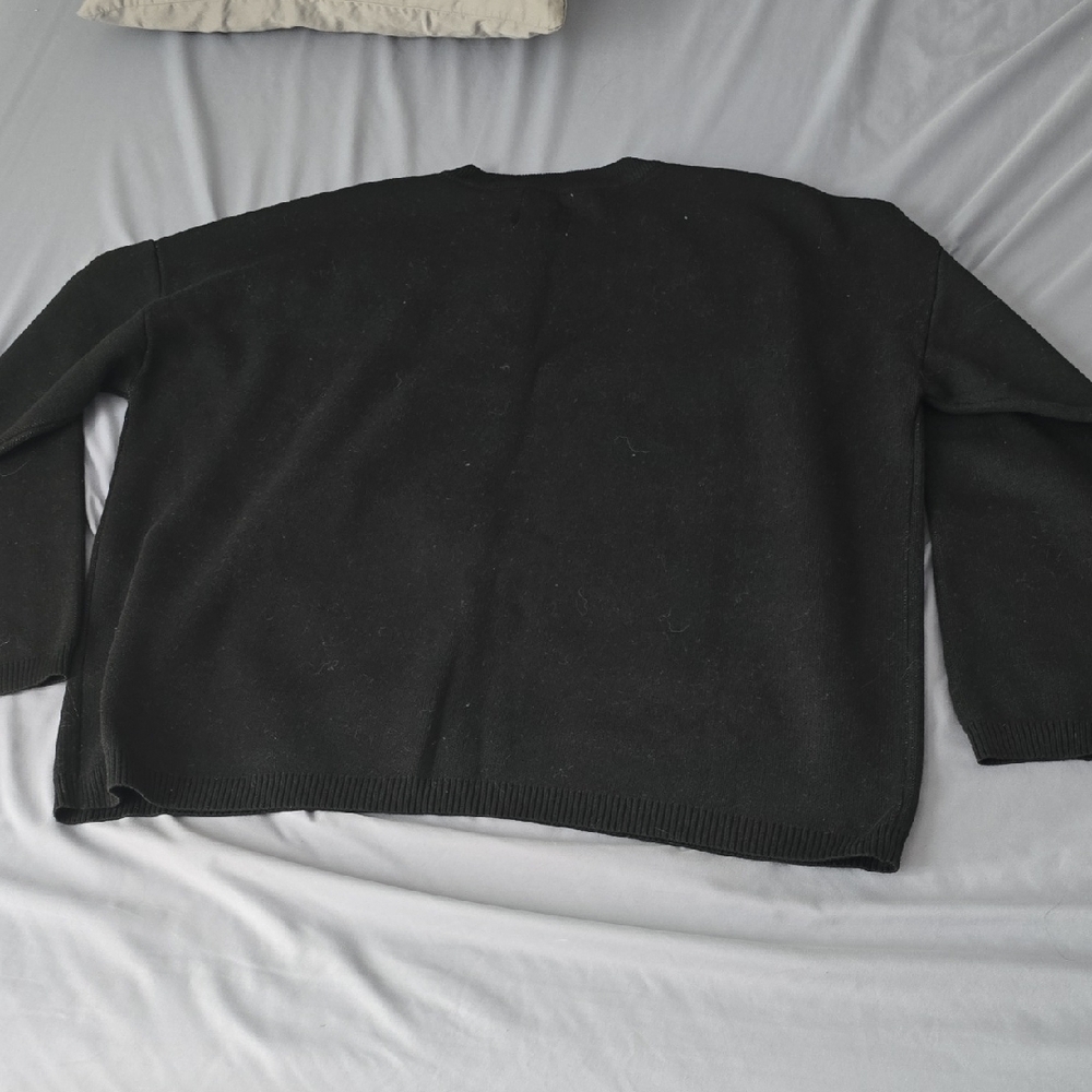Black and White Graphic Sweater - Picture 6 of 6